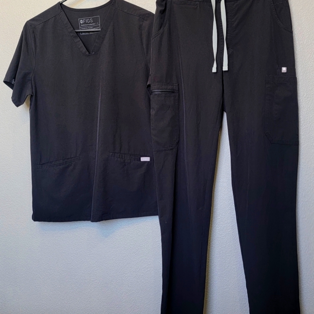 Figs Fionlite Black Scrub Set